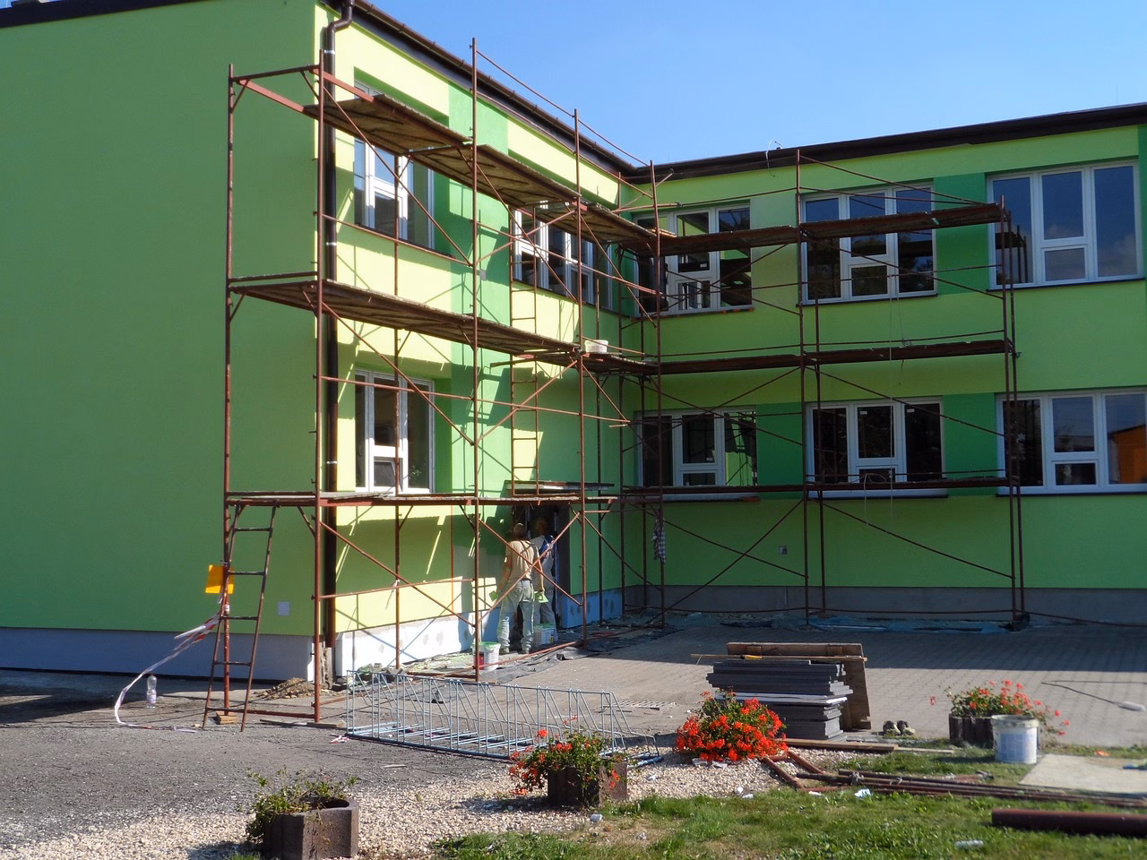 Jak zaplanować remont klatek schodowych w budynku wielorodzinnym – kluczowe elementy modernizacji