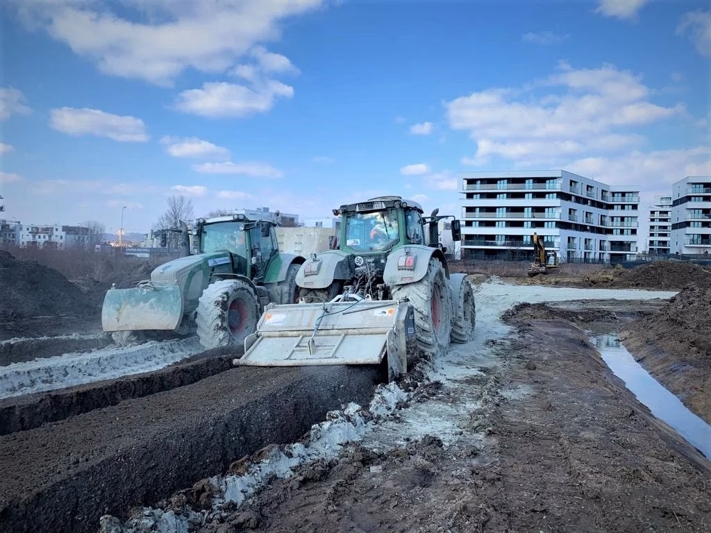 Roboty ziemne zimą – czy to w ogóle ma sens?
